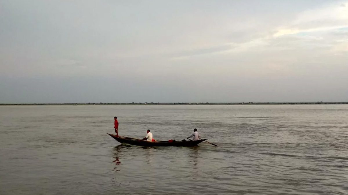 পদ্মায় ট্রলার-স্পিডবোট সংঘর্ষ, নিখোঁজ ১