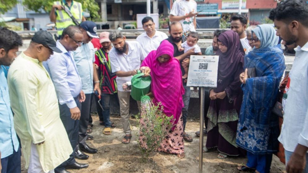 রাজশাহীতে জুলাই শহীদের স্মরণে ‘এক শহিদ, এক বৃক্ষ’ কর্মসূচি
