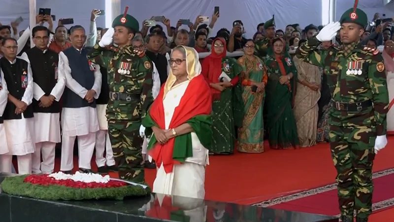 ঐতিহাসিক ৭ মার্চ উপলক্ষে বঙ্গবন্ধুর প্রতিকৃতিতে প্রধানমন্ত্রীর শ্রদ্ধা