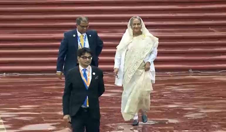 মহাত্মা গান্ধীকে শ্রদ্ধা জানাতে রাজঘাটে শেখ হাসিনাসহ বিশ্ব নেতারা