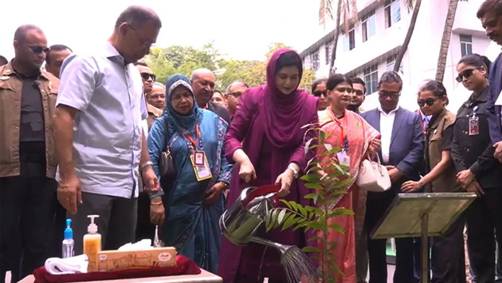 ঢামেকের প্রতিষ্ঠাবার্ষিকীতে প্রধানমন্ত্রী, বৃক্ষরোপণ কর্মসূচির উদ্বোধন