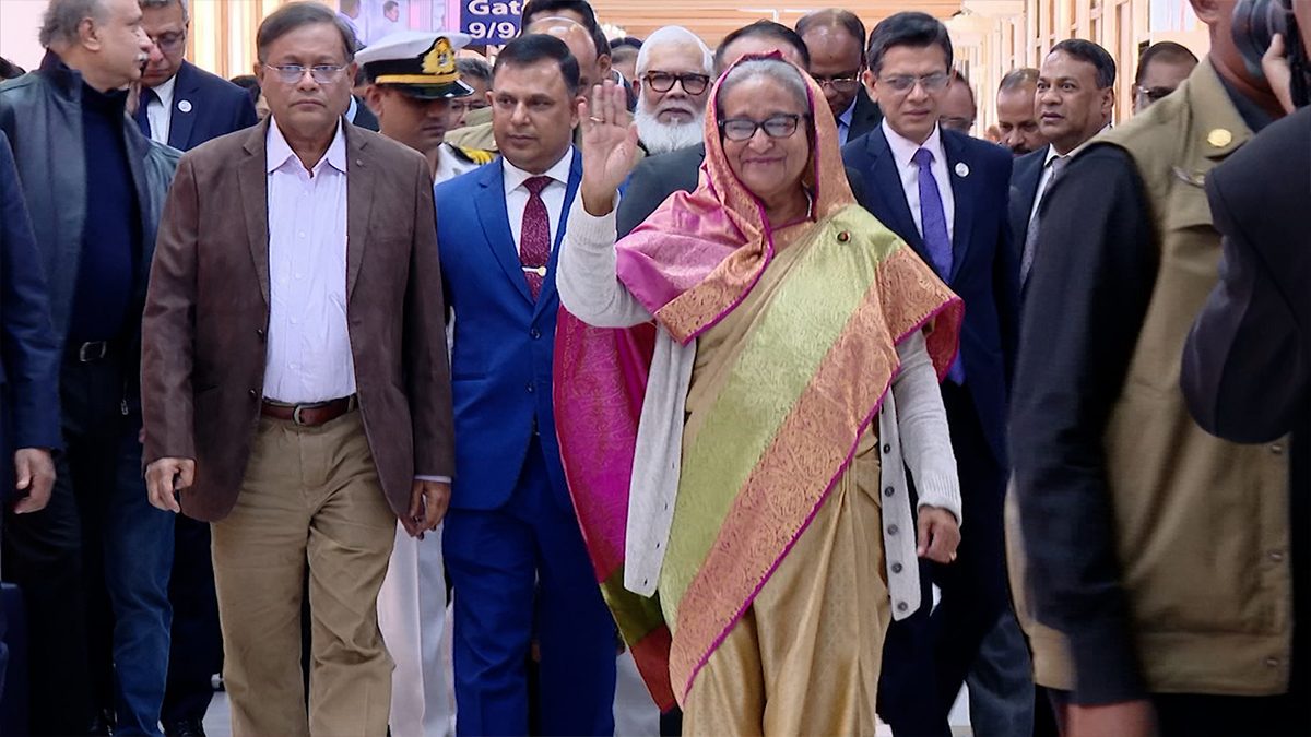 দেশে ফিরেছেন প্রধানমন্ত্রী শেখ হাসিনা