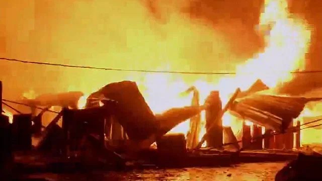 উত্তরায় কাঁচাবাজারের আগুন নিয়ন্ত্রণে