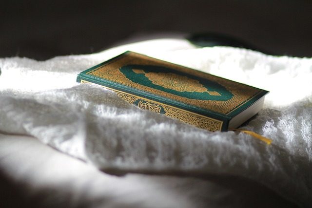 কোরআন রাখা রুমে স্ত্রী সহবাস করার হুকুম কী?