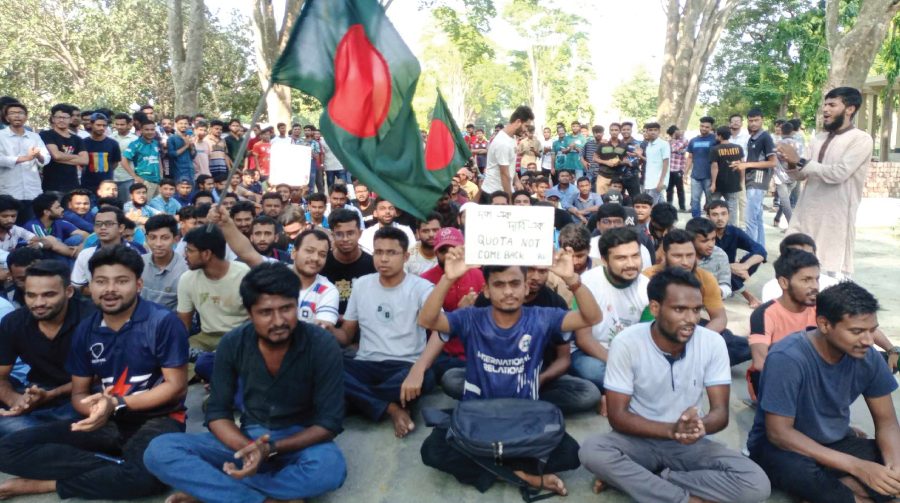 রেললাইন অবরোধ ও ক্লাস-পরীক্ষা বর্জনের ঘোষণা রাবি শিক্ষার্থীদের