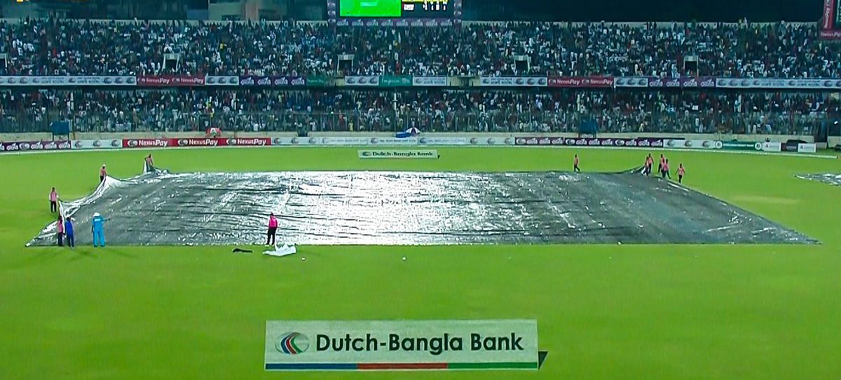 বৃষ্টির কারণে ম্যাচ ভেসে যাওয়ার শঙ্কা
