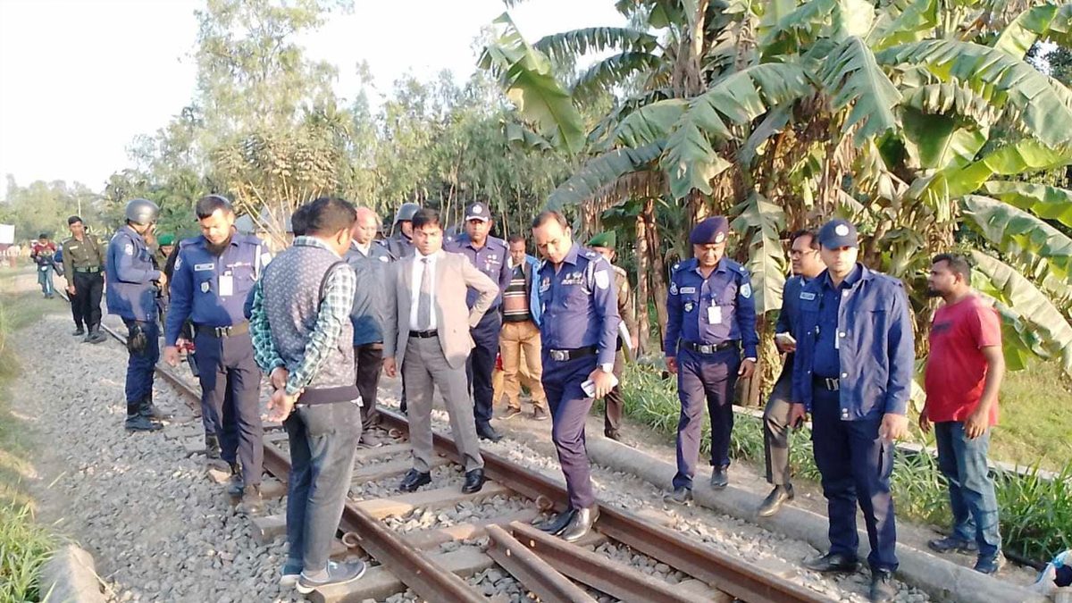 কুড়িগ্রাম-রংপুর রেল সেতুর নাট খুলে নিল দুর্বৃত্তরা
