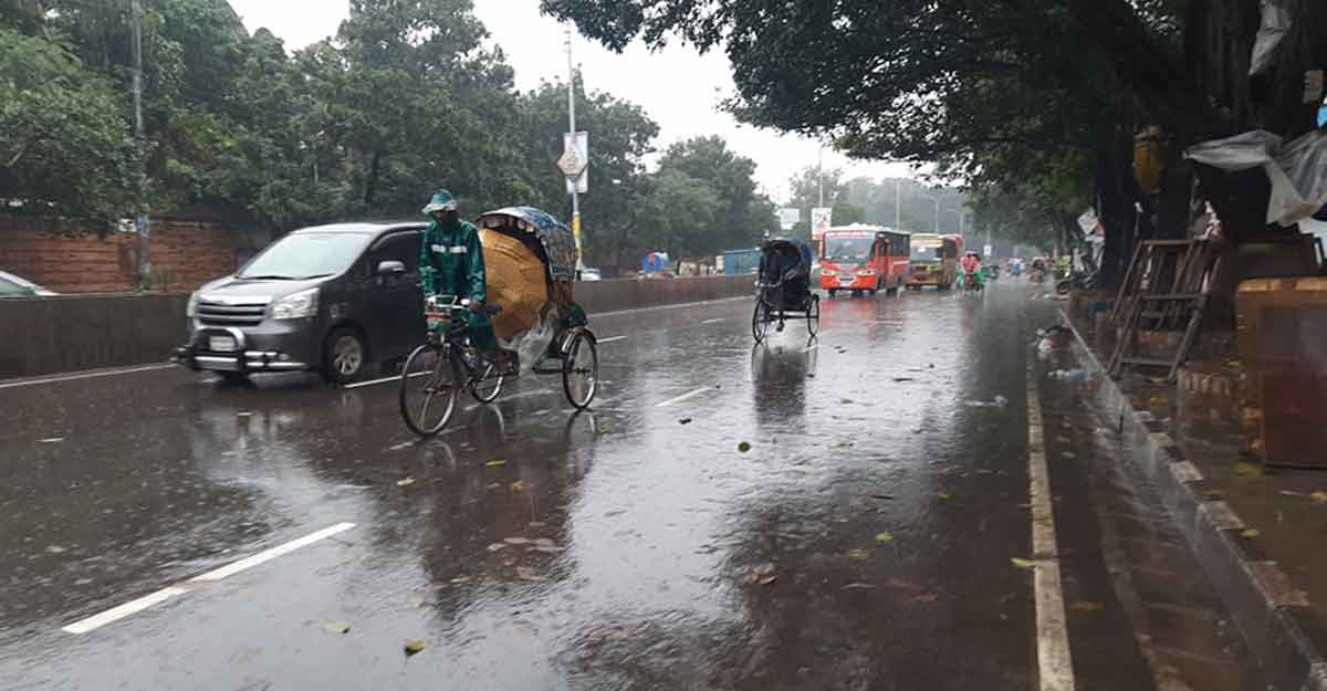 ঢাকায় ৪০ মিলিমিটার বৃষ্টিপাত রেকর্ড, কমবে তাপমাত্রা