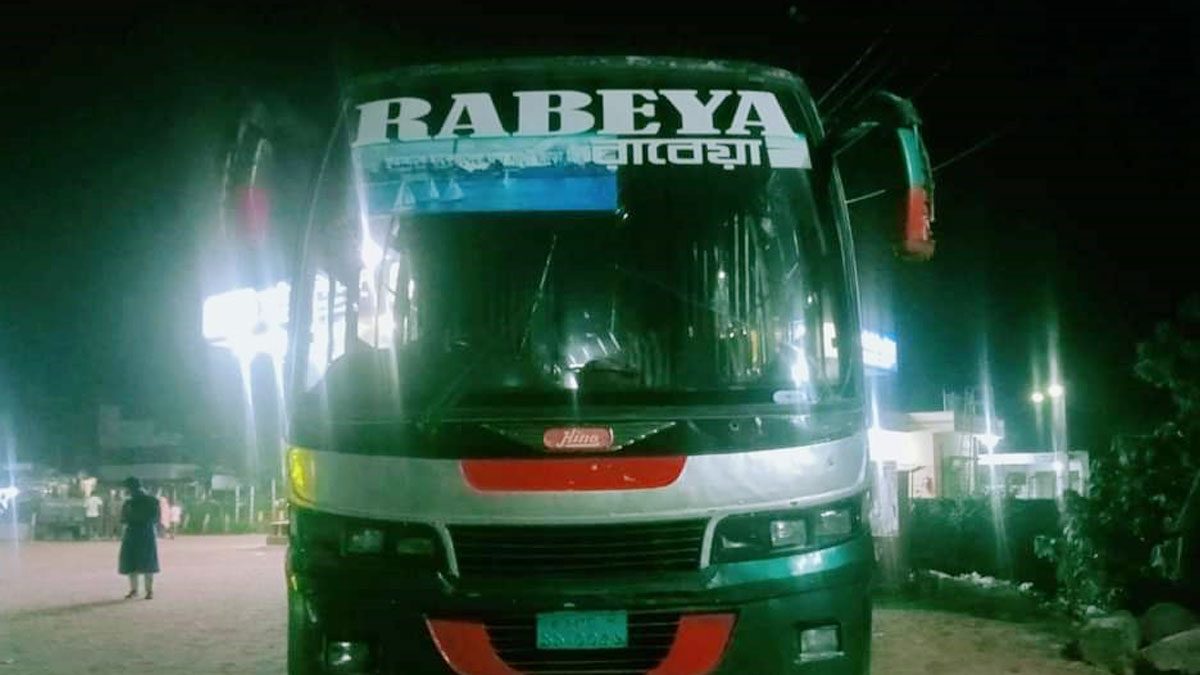 ৪৯ ঘণ্টা পর রাজবাড়ী-ঢাকা রুটে বাস চলাচল শুরু