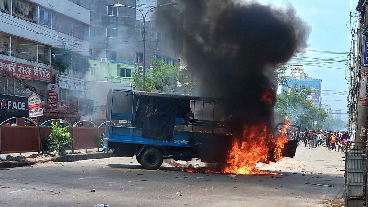 রামপুরা-বাড্ডায় ব্যাপক সংঘর্ষ, শিক্ষার্থী-পুলিশসহ আহত দুই শতাধিক
