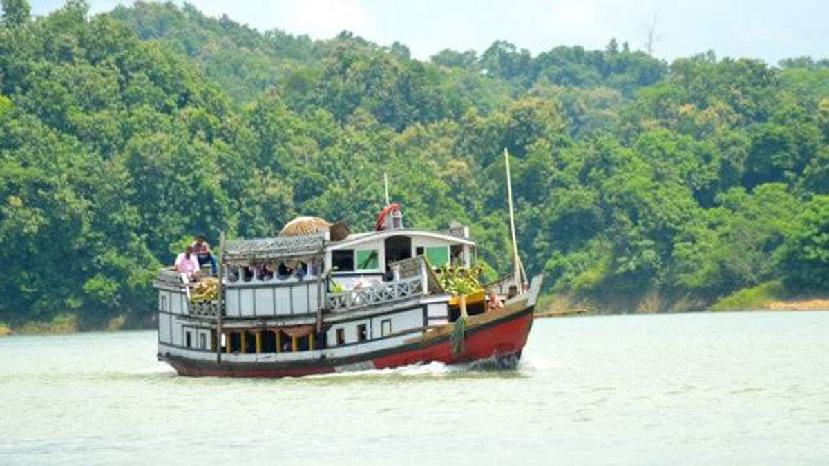 কাপ্তাই হ্রদে যাত্রীবাহী নৌযান চলাচলে নিষেধাজ্ঞা প্রত্যাহার