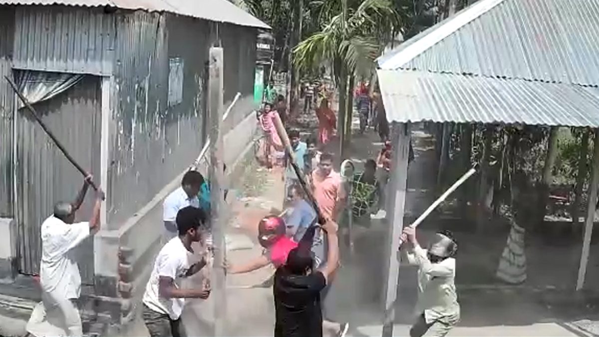 মসজিদের সীমানা প্রাচীর নির্মাণ নিয়ে মুসল্লিদের ওপর হামলা, আহত ১০