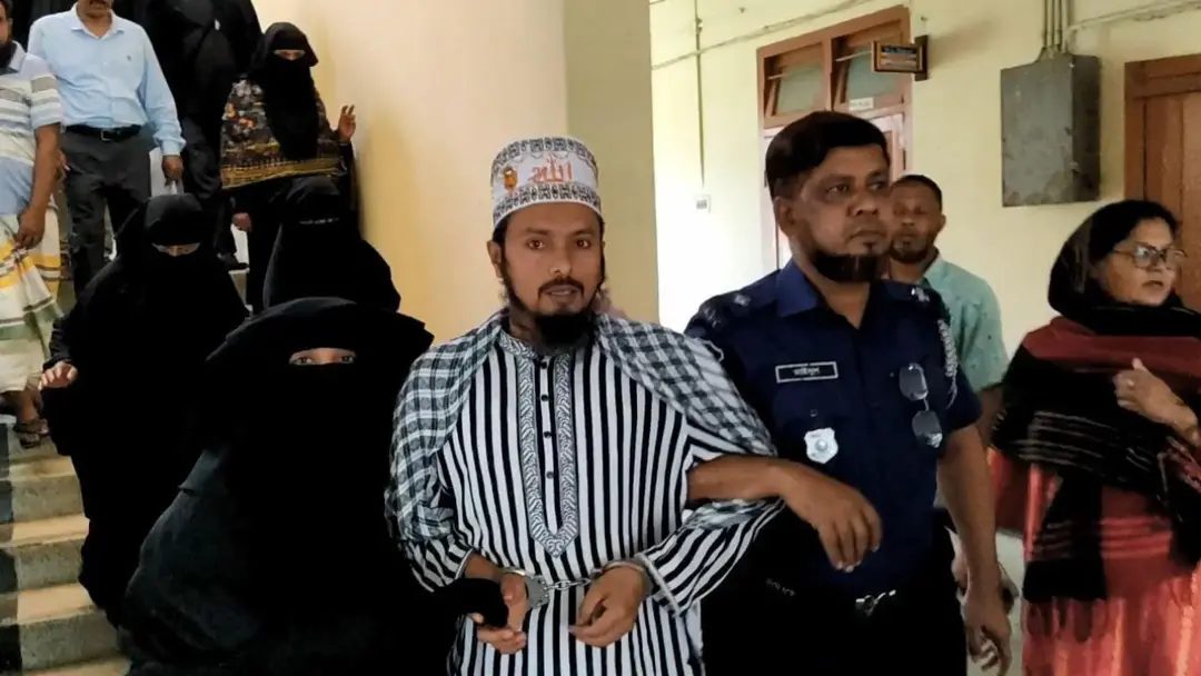 পরকীয়ার প্রতিবাদ করায় স্ত্রীকে কুপিয়ে হত্যা, স্বামীর যাবজ্জীবন