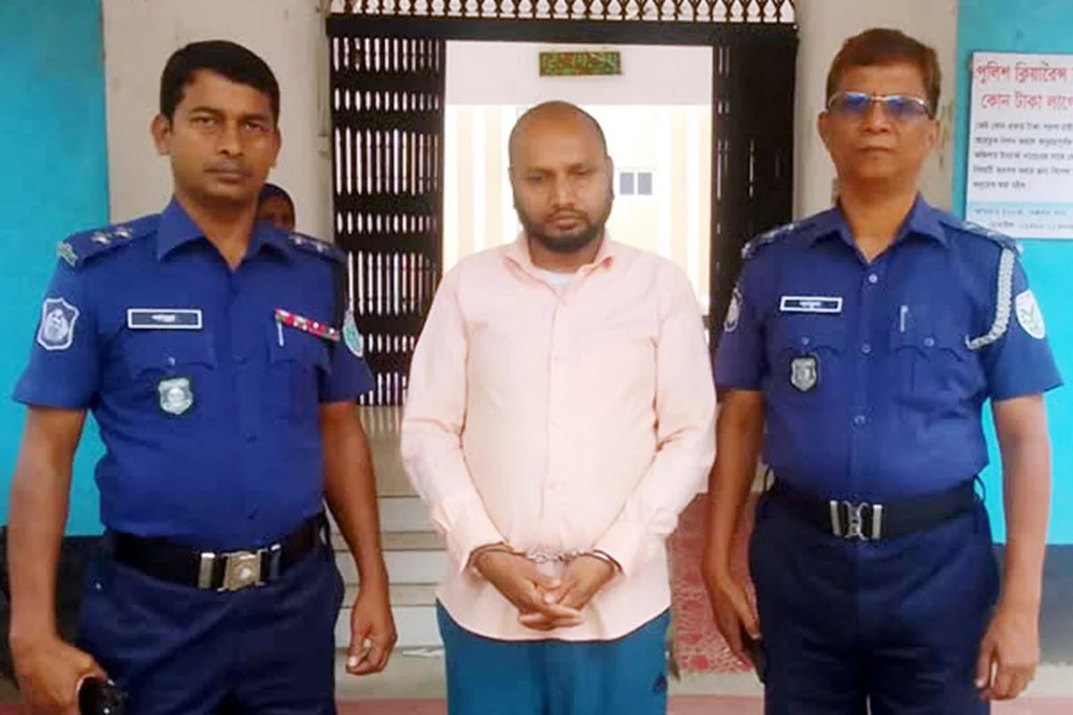 মাদরাসা পড়ুয়া ছাত্রীকে অপহরণ করে ধর্ষণ, শিক্ষক গ্রেফতার