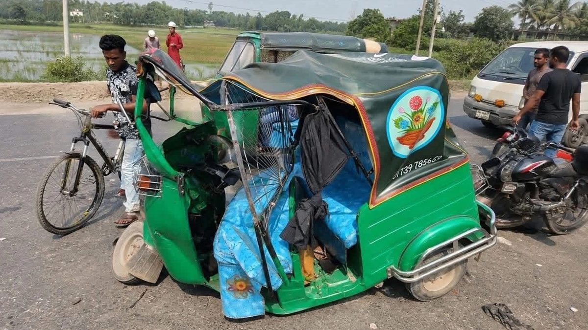সিএনজি নিয়ন্ত্রণ হারিয়ে রোলার গাড়িতে ধাক্কা, নারী নিহত