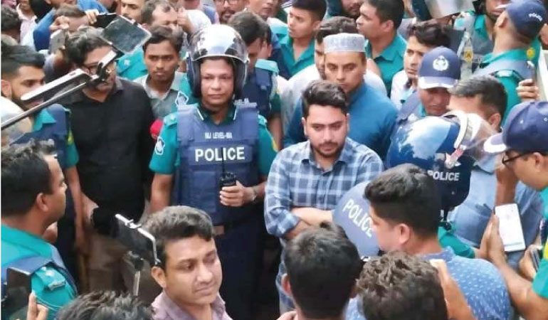 জবির আন্দোলনকে কেন্দ্র করে উপদেষ্টা নাহিদের বিরুদ্ধে অপপ্রচার