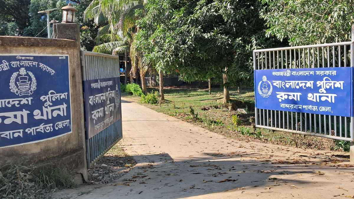 বান্দরবানে পর্যটকবাহী গাড়ি পাহাড়ের খাদে,নিহত ২