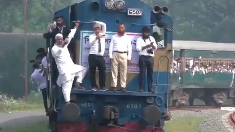দুই বছর পর রূপপুর স্টেশনে চললো যাত্রীবাহী ট্রেন