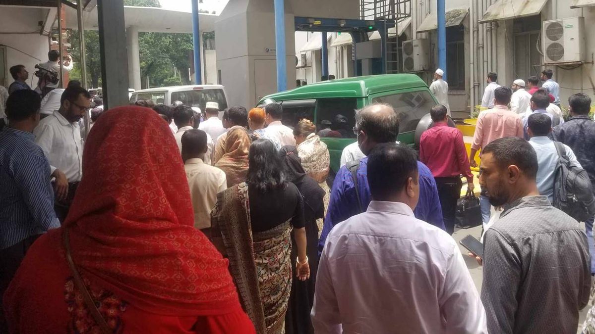 যে কারনে সচিবালয় ছাড়ছেন কর্মকর্তা-কর্মচারীরা