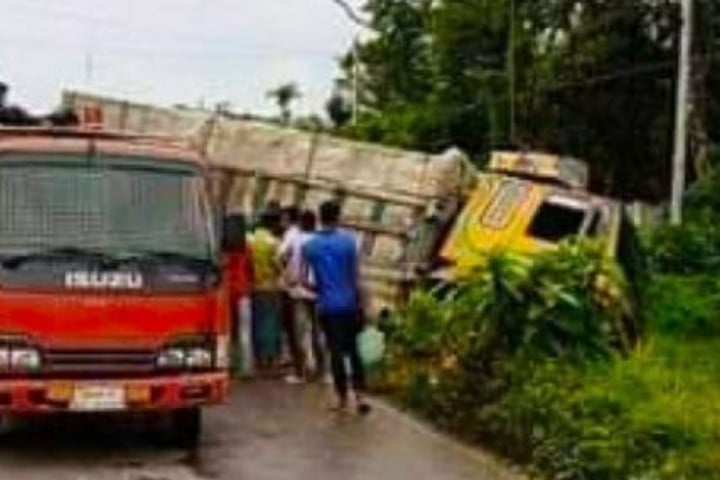 দুই ট্রাকের মুখোমুখি সংঘর্ষ, নিহত ৩