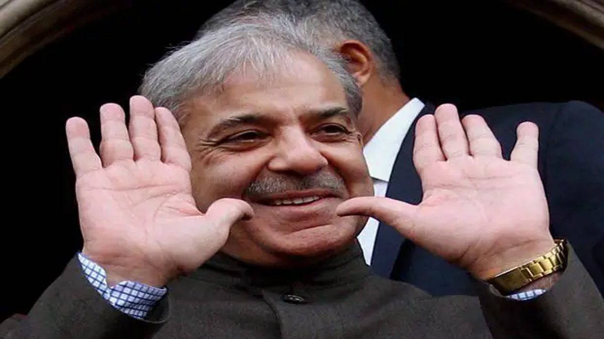 নওয়াজ নয়,প্রধানমন্ত্রীর পদে ফিরছেন শাহবাজ শরিফ
