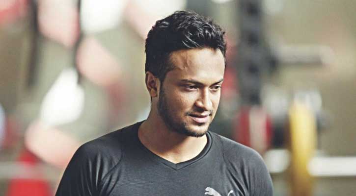 ওমরাহ করে দেশে ফিরলেন সাকিব