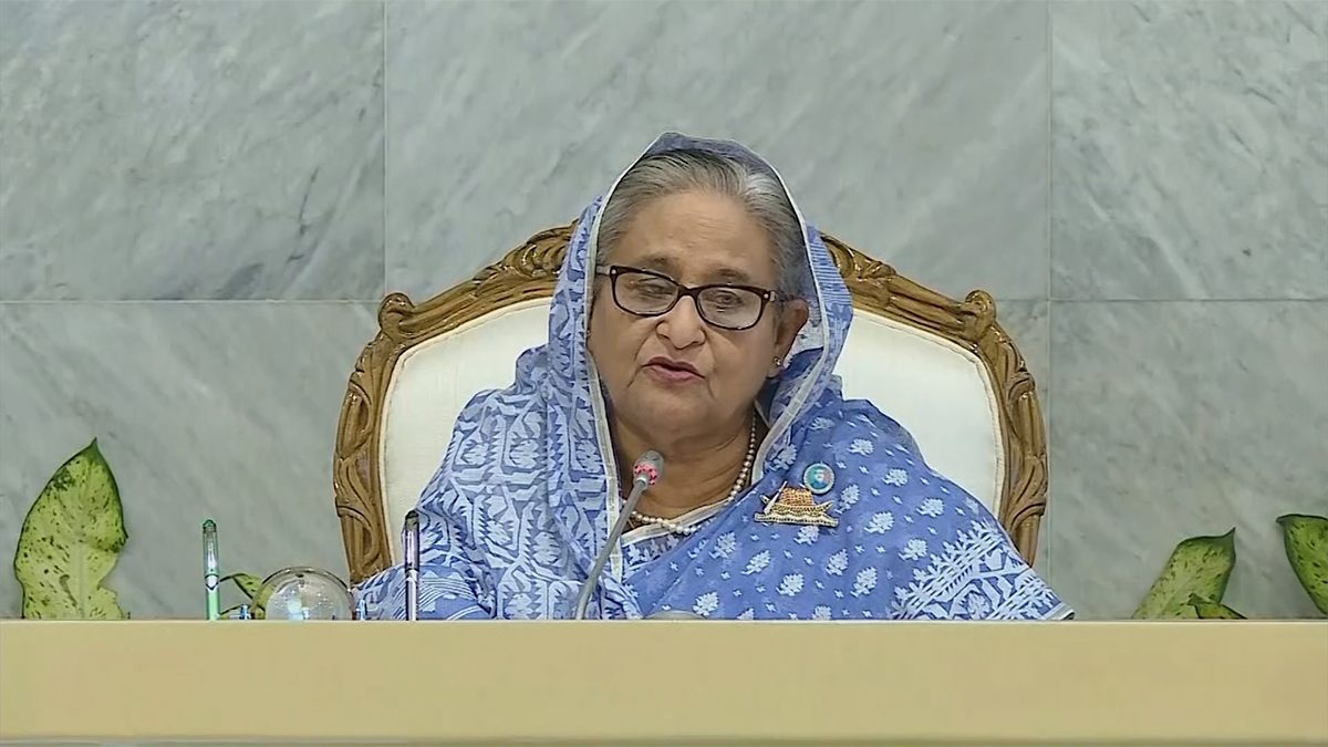 দ্রব্যমূল্য নিয়ন্ত্রণ ও চাঁদাবাজি বন্ধে সচিবদের নির্দেশ প্রধানমন্ত্রীর