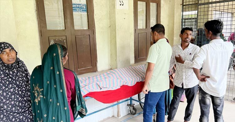 ঘুমের মধ্যে সাপের কামড়, যুবকের মৃত্যু