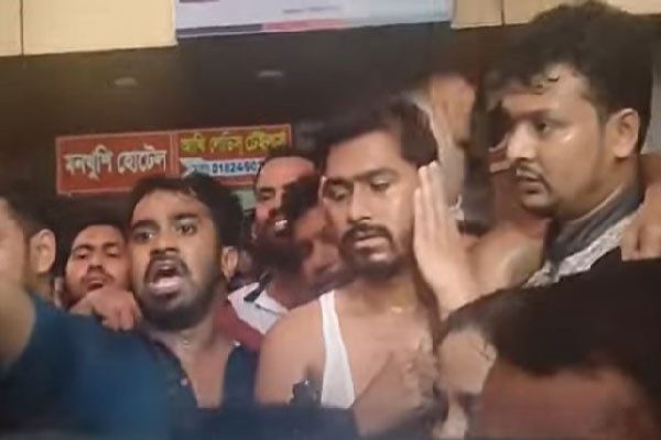 পুলিশের ‘লাঠিপেটায়’ আহত নুর, হাসপাতালে ভর্তি