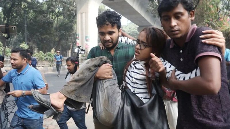 হাইকোর্ট এলাকায় পাহাড়ি ছাত্রদের ওপর পুলিশের লাঠিচার্জ, আহত ৭
