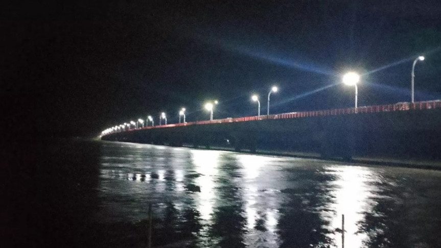 টিকটক ভিডিও বানাতে তিস্তা সেতু থেকে লাফ দিয়ে কলেজছাত্র নিখোঁজ