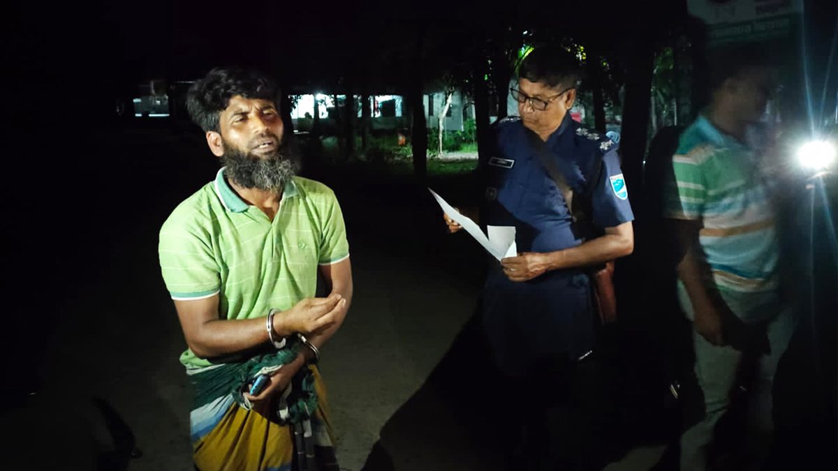 ইউএনওর কাছে গাঁজা সেবনের টাকা চেয়ে যুবক আটক
