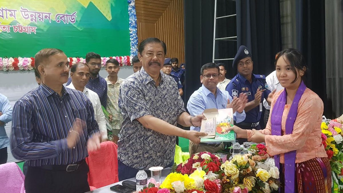 বান্দরবা‌নে মেধাবী শিক্ষার্থীদের ৬৩ লাখ টাকা শিক্ষাবৃত্তি প্রদান
