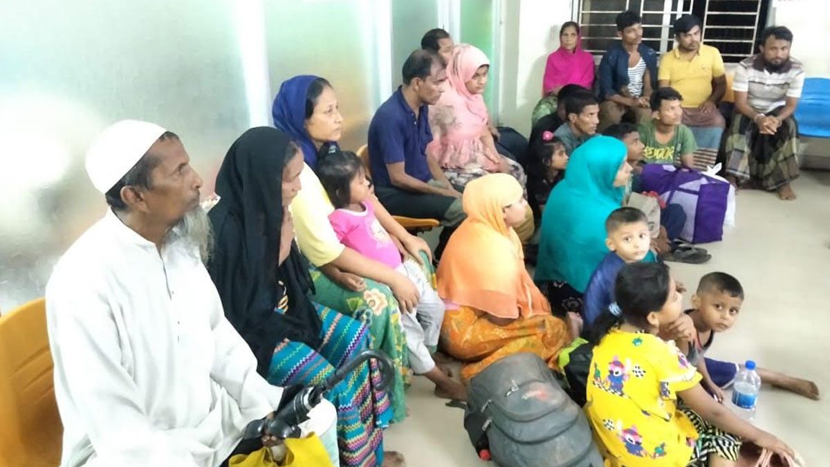 সাগরপথে মালয়েশিয়া যাওয়ার চেষ্টা, ৪ দালালসহ ২৩ রোহিঙ্গা আটক