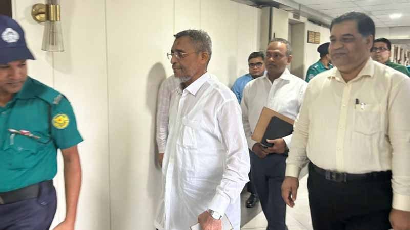 প্রায় ১৮ বছর পর স্বরাষ্ট্র মন্ত্রণালয়ে লুৎফুজ্জামান বাবর