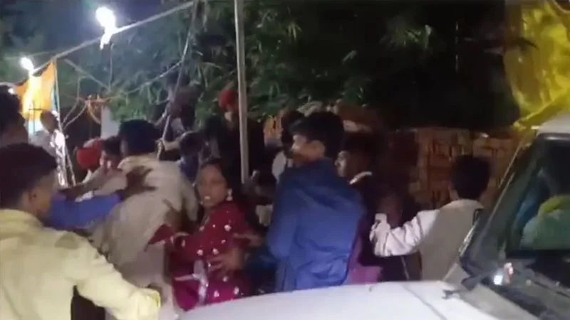 বরযাত্রীদের মাছ-মাংস না দেয়ায় কনেপক্ষকে বেধড়ক পিটুনি
