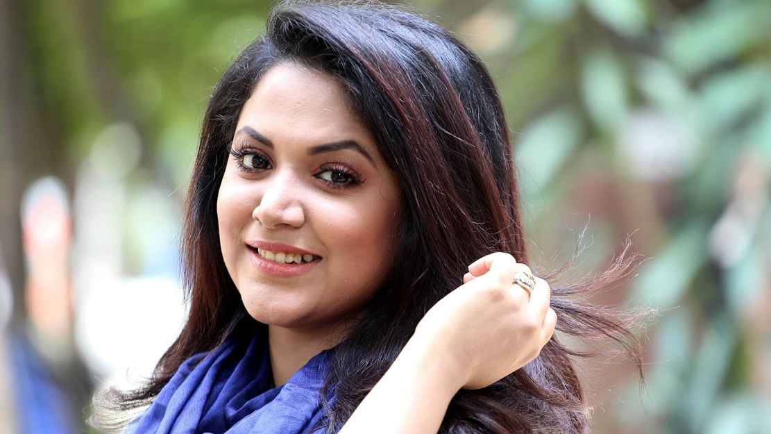 মনোয়নয়ন ফরম কিনলেন অভিনেত্রী ঊর্মিলা