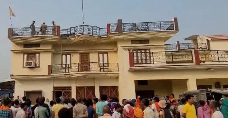 মা,স্ত্রী ও তিন সন্তানকে নৃশংসভাবে হত্যার পর যুবকের আত্মহত্যা