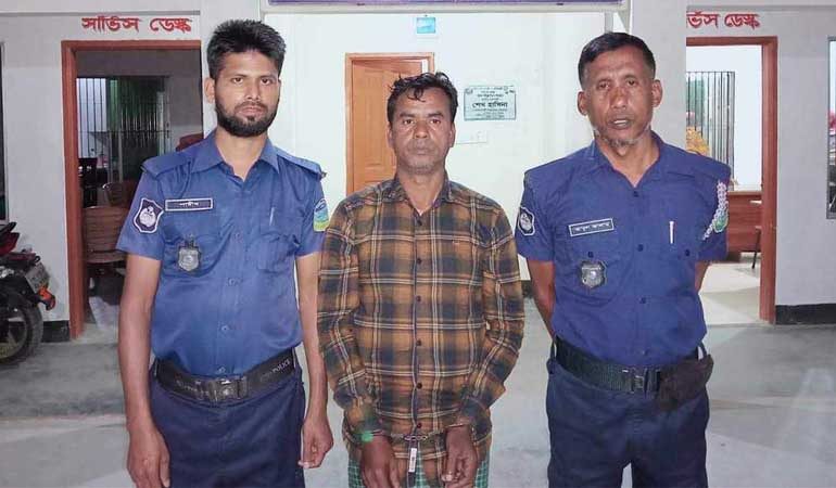মাকে ভরণপোষণ না দিয়ে নির্যাতন,স্কুল শিক্ষক গ্রেপ্তার