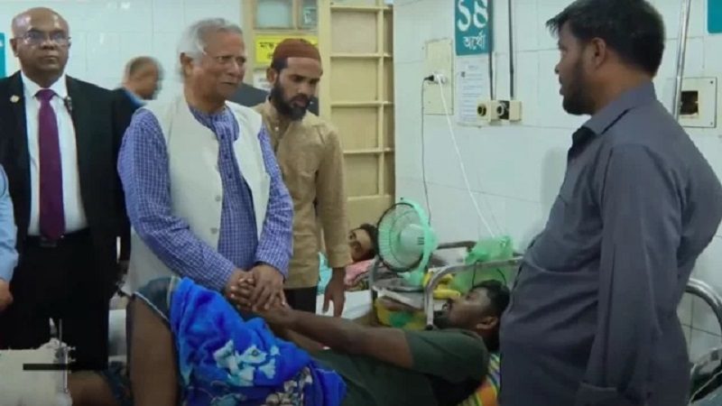 শপথ নিয়েই ঢামেকে ড. ইউনূস