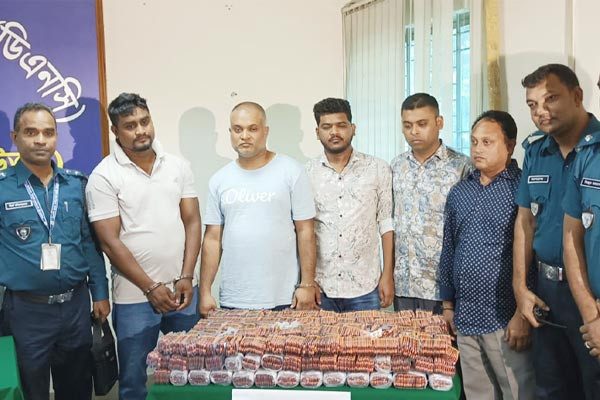 ৪২ হাজার ট্যাপেন্টাডল জব্দ, গ্রেপ্তার ৫