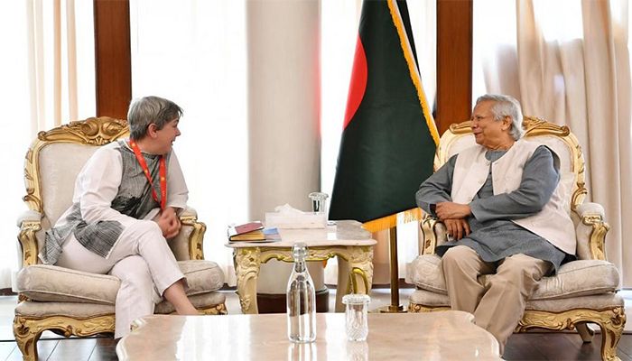 ফেসবুকে অপপ্রচার বন্ধে মেটাকে ব্যবস্থা নিতে আহ্বান প্রধান উপদেষ্টার