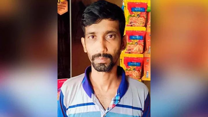 টাকা ভাঙতি না পেয়ে দোকানে পেট্রোলবোমা, এরপর কুপিয়ে হত্যা