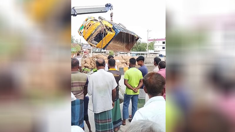 বগুড়ায় ট্রাক-মাইক্রোবাস সংঘর্ষে নিহত ২