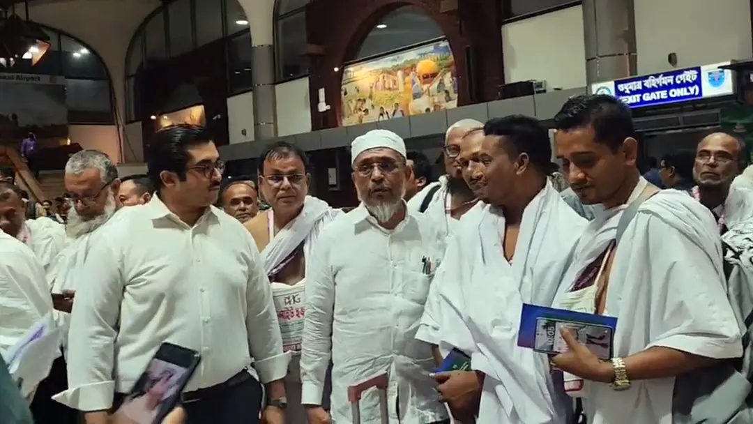 ৪৭ নেতাকর্মীকে নিজ খরচে ওমরাহে পাঠালেন লুৎফুজ্জামান বাবর