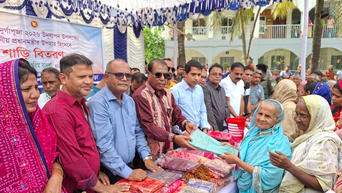 শারদীয় দুর্গোৎসবে বগুড়ায় ২হাজার ৩'শ নারীর হাতে প্রধানমন্ত্রীর উপহার
