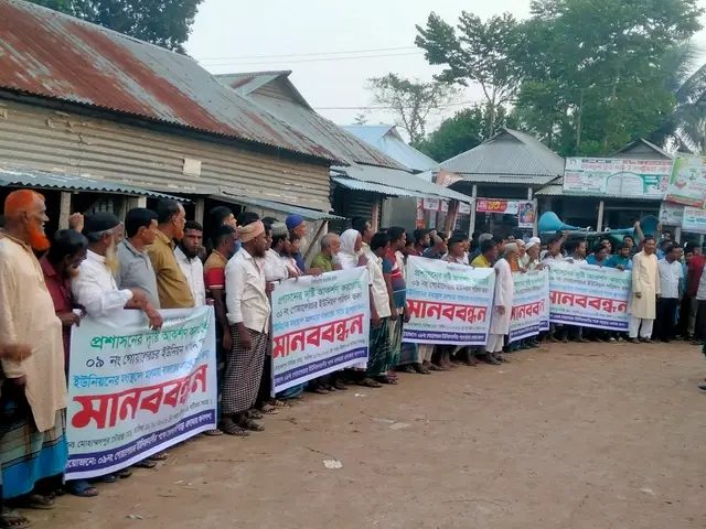 ইসলামপুরে মধ্যবর্তী স্থানে গোয়ালেরচর ইউপি ভবন নির্মাণের দাবিতে মানববন্ধন