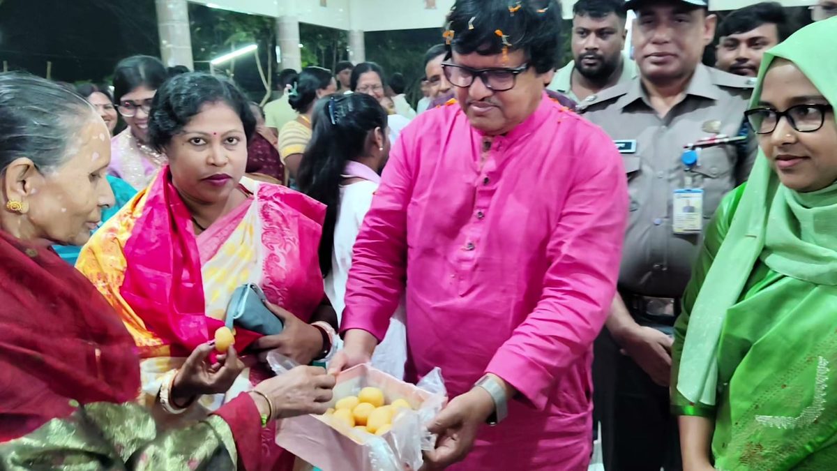 মেলান্দহে নাটমন্দির পরিদর্শনে এমপি বাবুল, সম্প্রীতি বজায় রাখার আহ্বান
