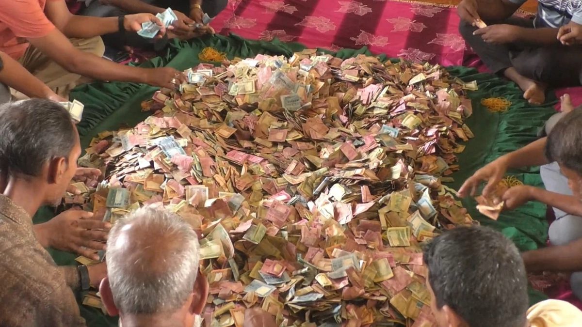 কুষ্টিয়ায় লালনের আখড়াবাড়ির দানবাক্সে মিলল সাড়ে ৬ লাখ টাকা