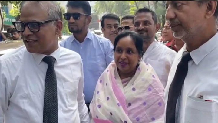 হত্যা মামলায় জামিন পেলেন আইভী, আদালত প্রাঙ্গণে দিলেন ‘জয় বাংলা’ স্লোগান